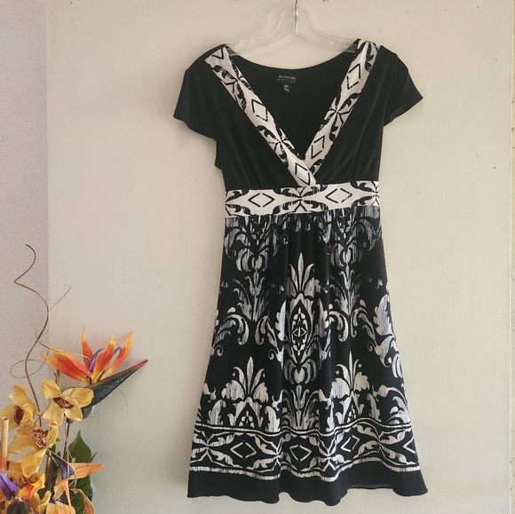 Enfocus V-Neck EUC Size 10 Black Mini Dress - Picture 7 of 13